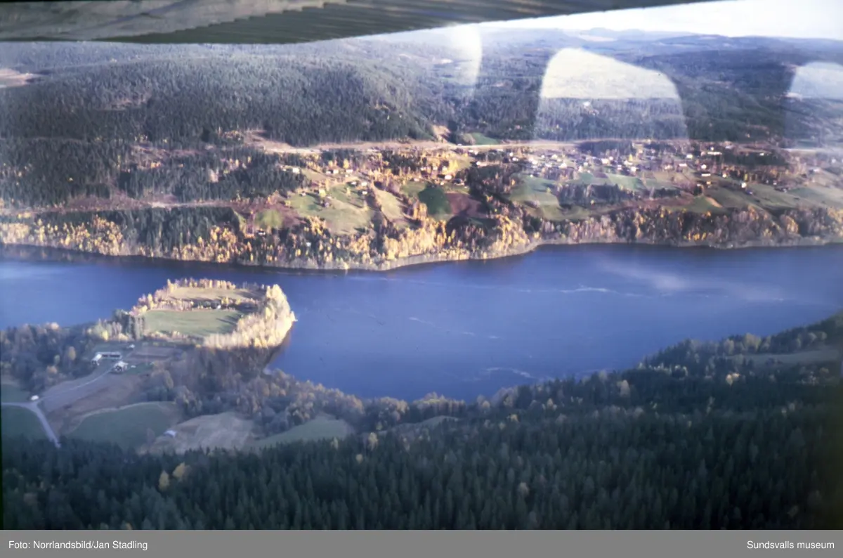 Flygfoton över Indalsälvens dalgång från Järkvissle ner till Bergeforsen. Bilder över byarna Järkvissle, Sillre, Dacke, Liden, Flygge, Sunnås, Baggböle, Indal, Bergeforsen, Sörberge.