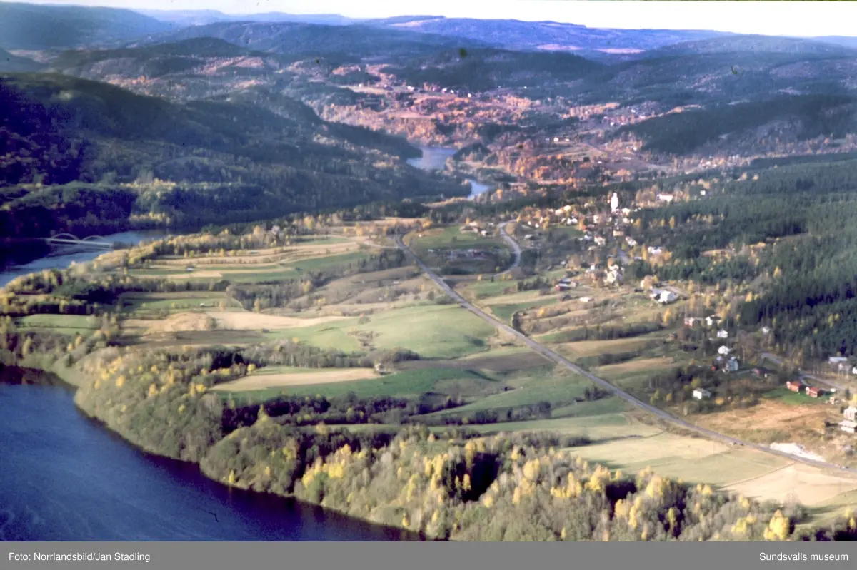 Flygfoton över Indalsälvens dalgång från Järkvissle ner till Bergeforsen. Bilder över byarna Järkvissle, Sillre, Dacke, Liden, Flygge, Sunnås, Baggböle, Indal, Bergeforsen, Sörberge.