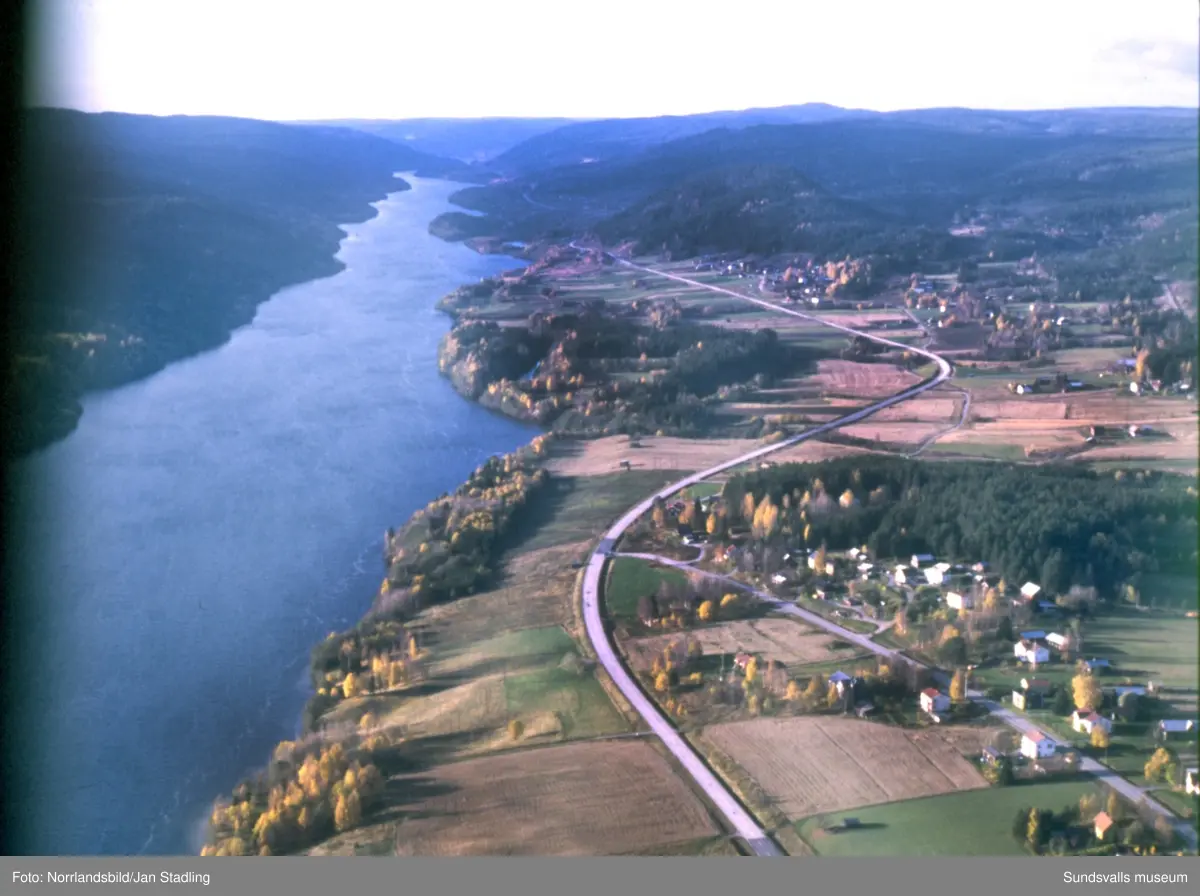 Flygfoton över Indalsälvens dalgång från Järkvissle ner till Bergeforsen. Bilder över byarna Järkvissle, Sillre, Dacke, Liden, Flygge, Sunnås, Baggböle, Indal, Bergeforsen, Sörberge.