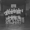 Basketpremiär i Huskvarna idrottshus. Allsvenskan Huskvarna - Växjö.