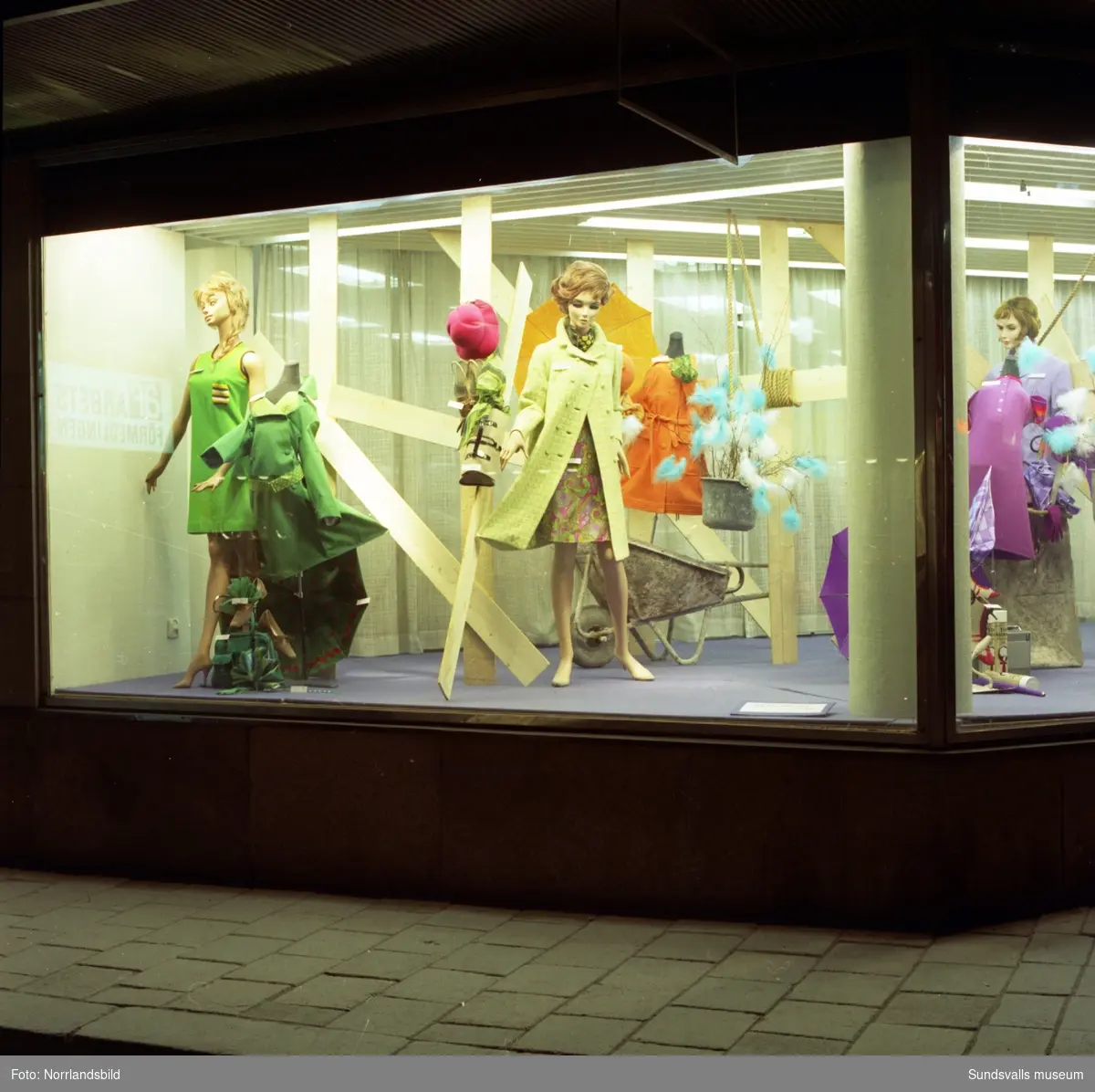 Varuhuset Forums skyltfönster 1967.