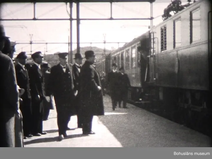UMFL002:008 Järnvägsstationen i Uddev 1940 16 mm Silverhjelm Valdemar		16mm	j