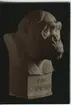 'Schimpans. Skulptur av bildhauer Herman Teer Meer, Leipzig. Höjd 39 cm. ::  :: Ingår i serie med fotonr. 1015-1020.'