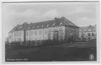 'Vy med Zoologiska Museet, Oslo. 2 sten/tegelbyggnader. ::  :: På baksidan hälsning från Wollebaek 1935-02-12. ::  :: Ingår i serie med fotonr. 3415-3418.'