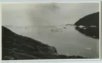 'Spridda isflak. Berg. Ev. fjord. ::  :: Ingår i serie Fotonr. 5217:1-103. Se även hela fotonr. 5202-5218 med bilder från Frits Johansen.'