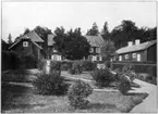 'Linnés Hammarby 1902. Efter fotografi av Alfr. Dahlgren. ::  :: Ingår i serie med fotonr. 5324:1-45 med repro från böcker eller publikationer. Dessa tillhör bilder som Leonard Axel Jägerskiöld använt i sina föreläsningar.'