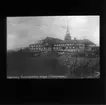 'Byggnad. :: ''Svenska museer'' :: Diaduplikat av bilder i fotoarkivet. ::  :: Vy över Göteborgs Naturhistoriska Museum i Slottsskogen, sett från Linnéplatsen.'