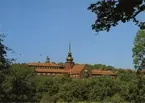 'Ingår i en serie med Fotonr. 5419 med Göteborgs Naturhistoriska museums olika vykort genom åren. ::  :: Vy med Naturhistoriska museet sett från Annedalskyrkans håll.'