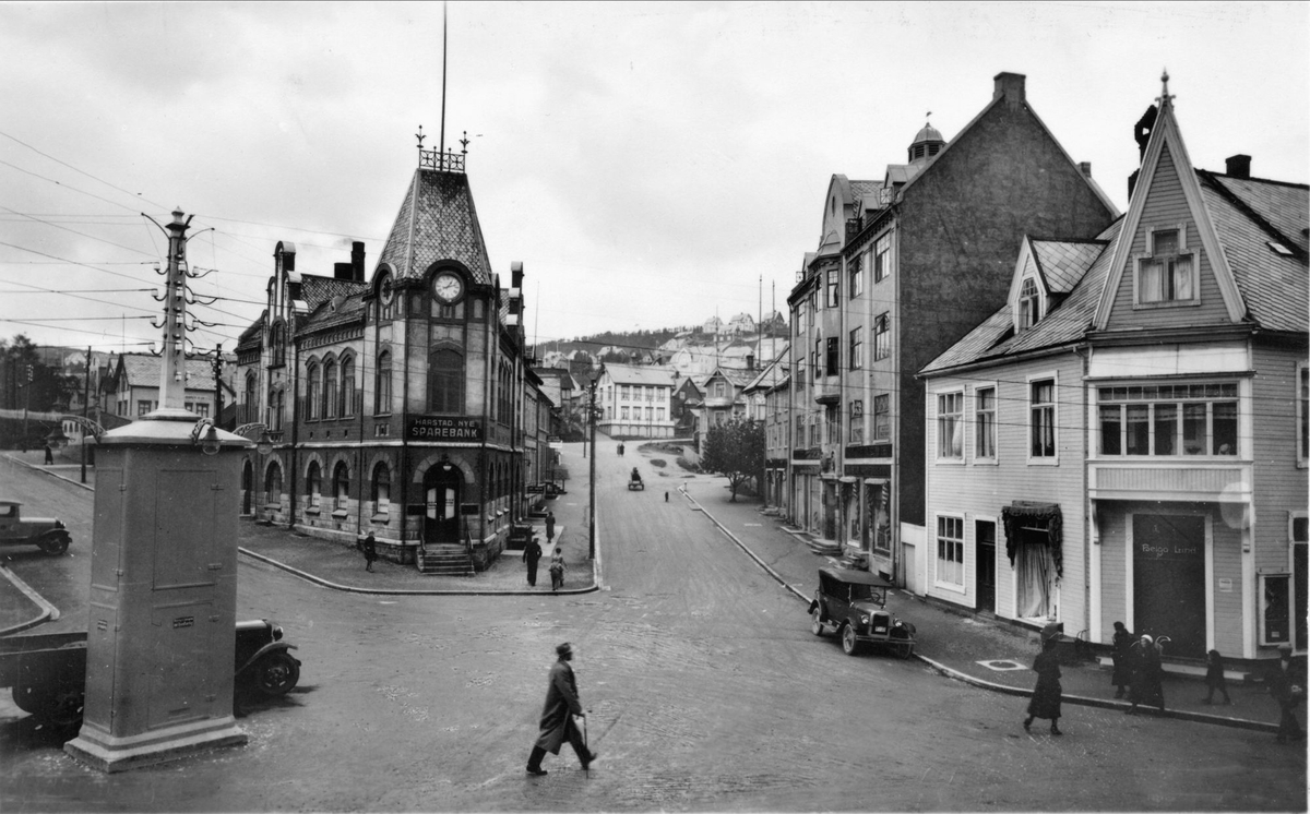 Postkort fra 1930-tallet, med motiv fra Rikard Kaarbøs plass.