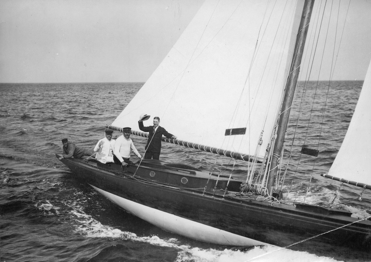 "ombord å Borghild" "Konstr. A. Plym 1902"