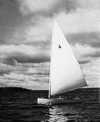 "'Krumelur' S.K.S" "En av de första E-kanoterna"