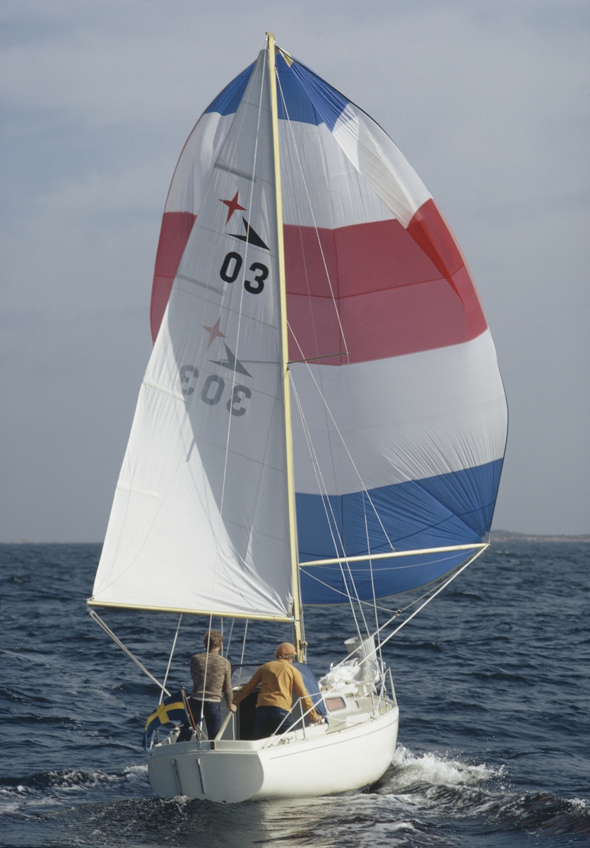 Albin Viggen seglar för spinnaker