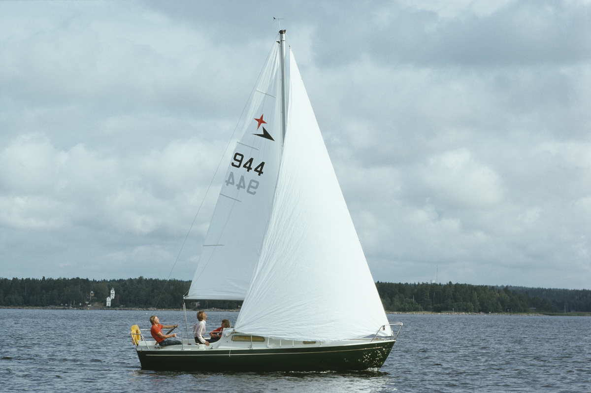 Albin Viggen seglar på Vänern.
