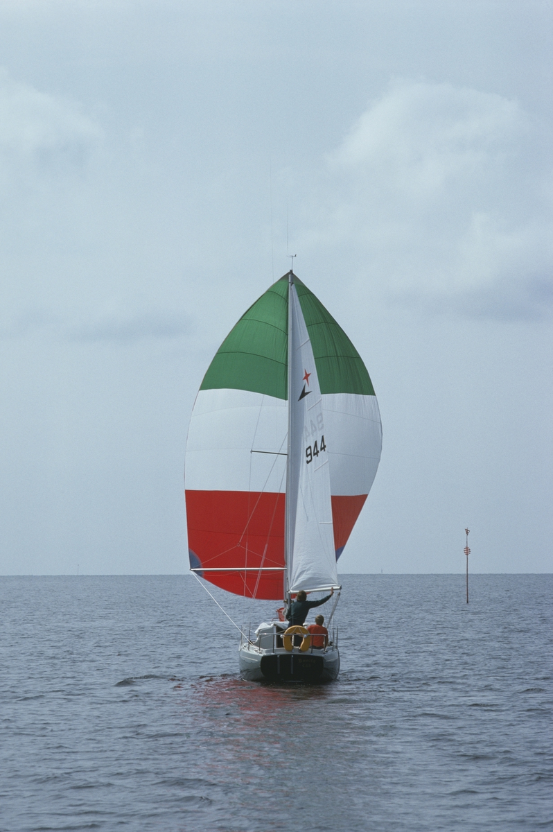 Albin Viggen seglar för spinnaker.
