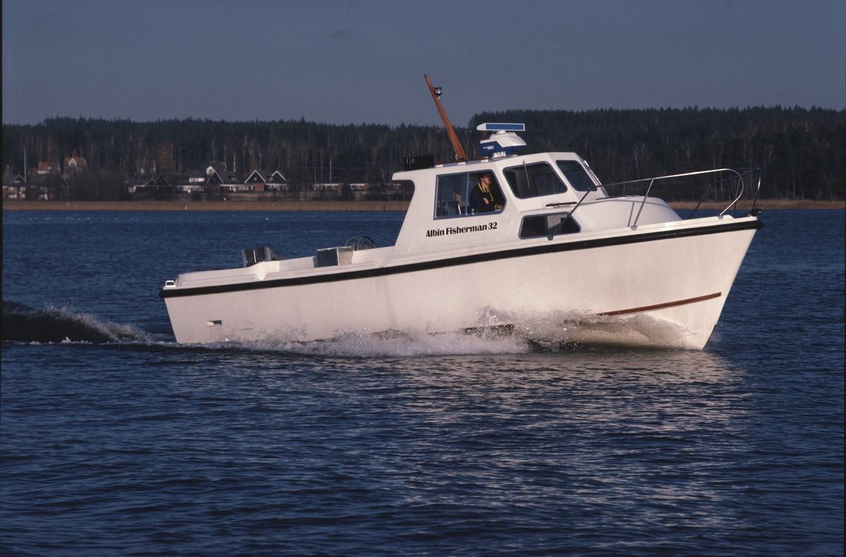 Albin Fisherman 32