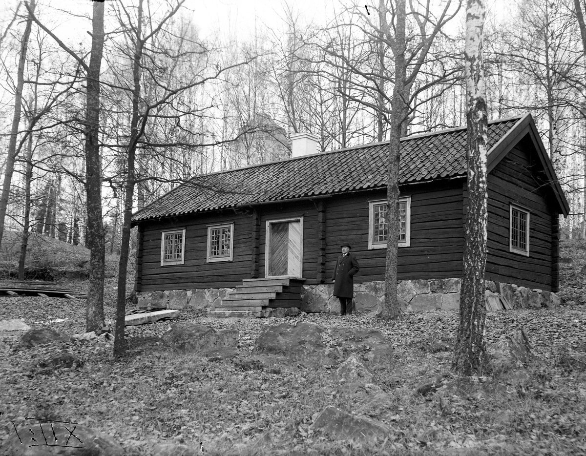 Parstugan, Gammelgårdens första byggnad färdig 1929.
Fotograf KJ Österberg.