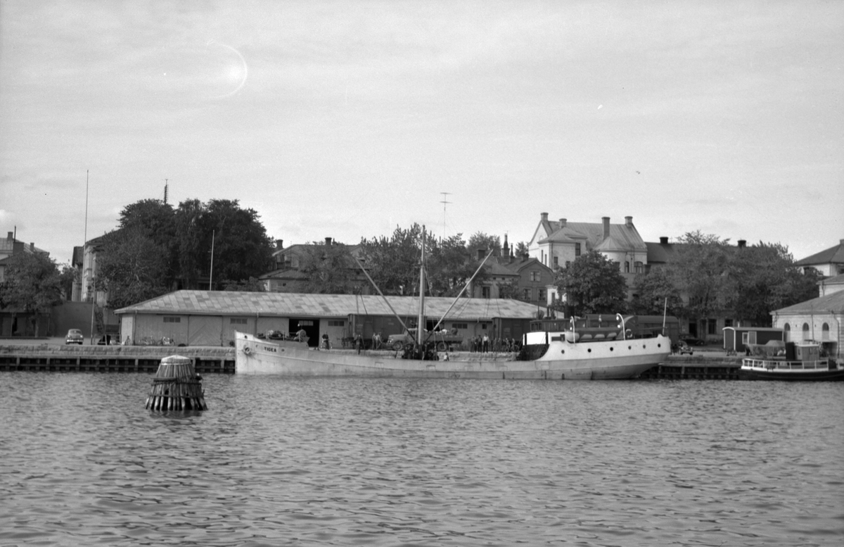 Ägare:/1957-60/: Compania de Navegacion Tegea S.A. Hemort: Panama.