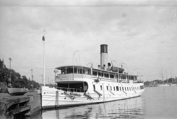 Fotodatum: 1948-10-11.
Exakt samma bild av samme fotograf fi