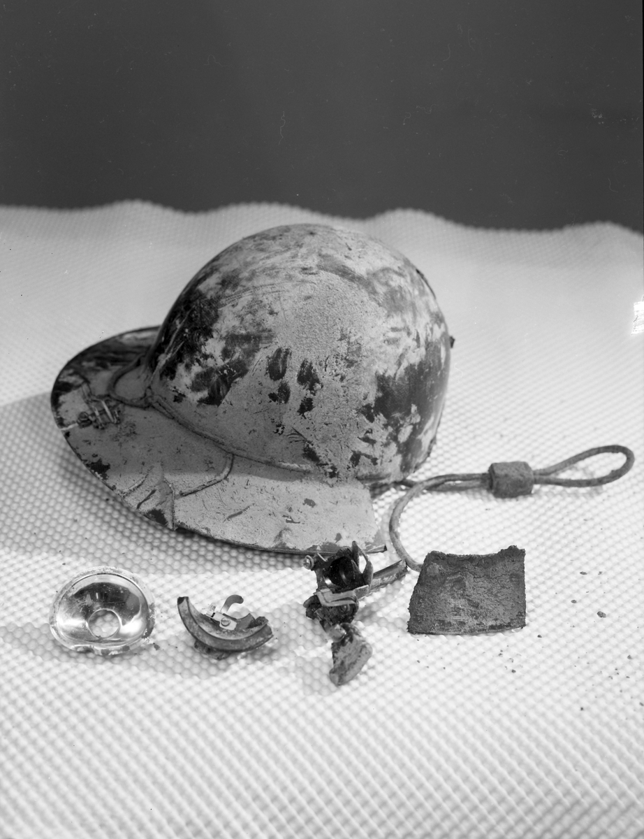 Hjelm etter ulykke i gruven på Løkken Verk.