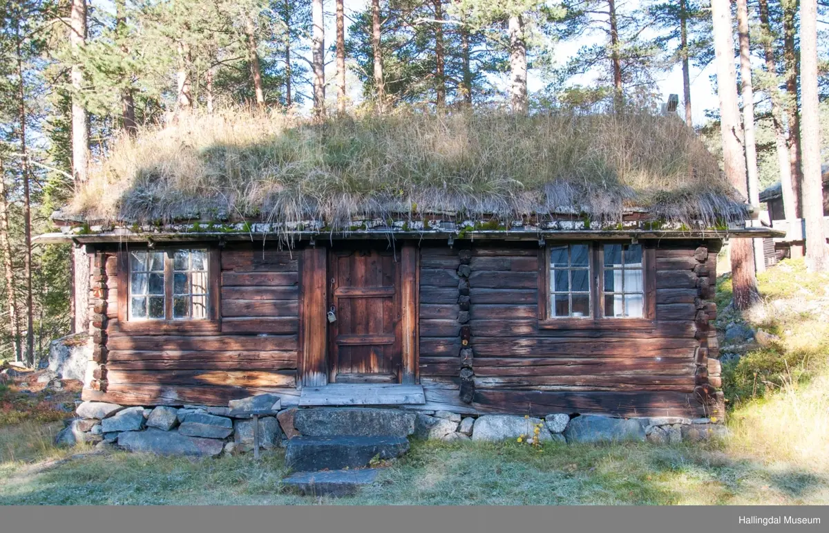 Stugu sto først i Teigen så i Åkreslåtta deretter i Meiebakka