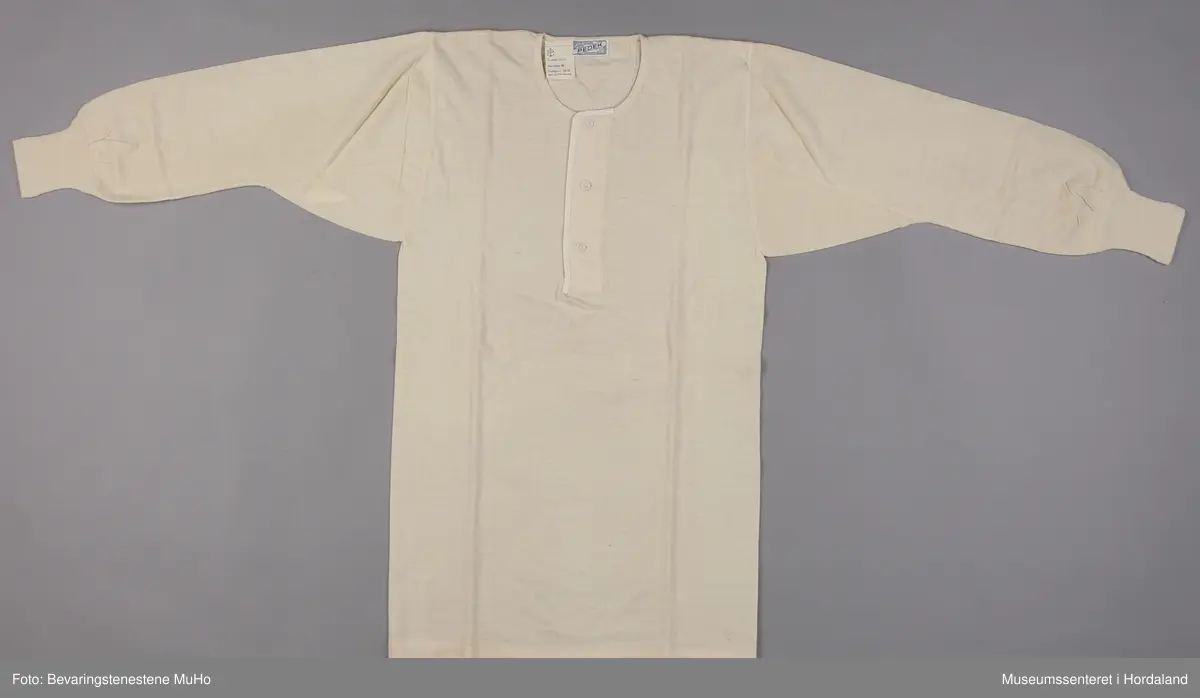 Langarma Pedek ullundertrøye, str. 50. Prisa til kr 26,70.