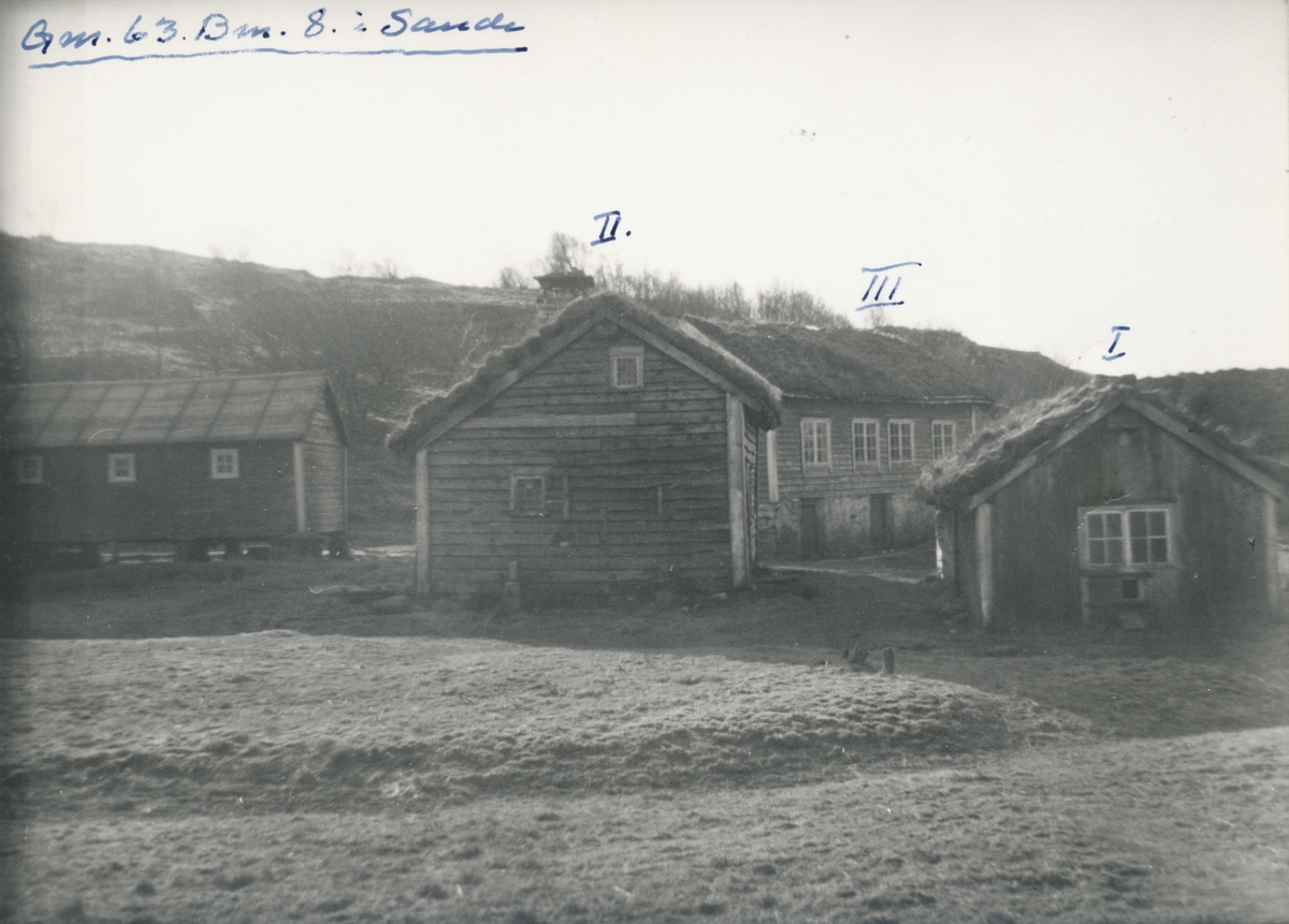 Prospektfotografi av et gårdstun fra Sande