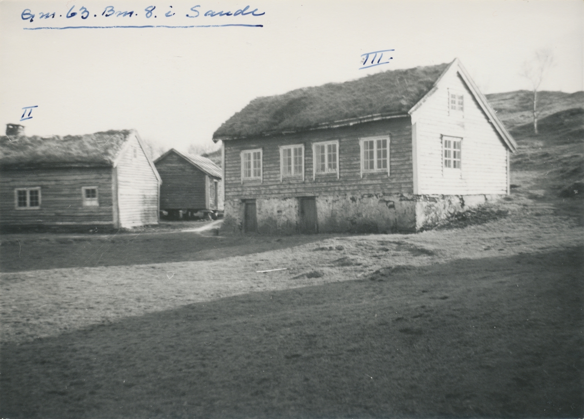 Prospektfotografi av et gårdstun fra Sande