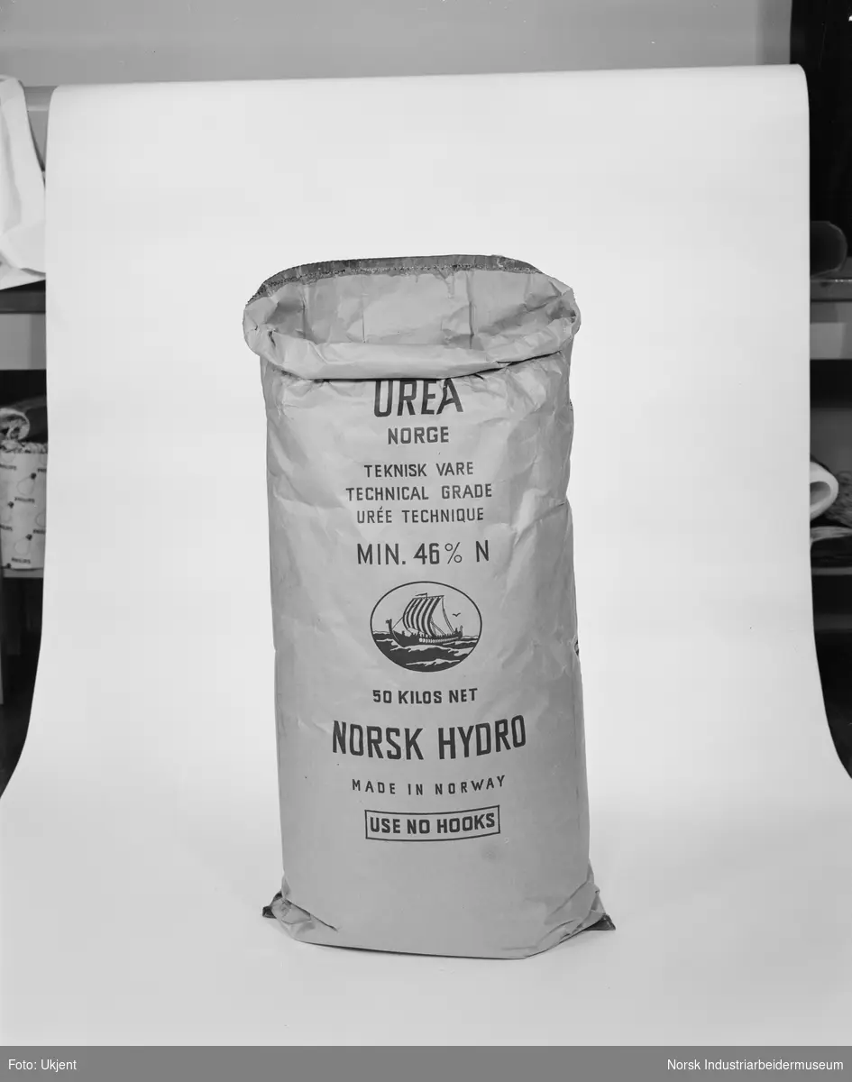 Opptak for Urea-brosjyre. Nedbrettet sekk, teknisk vare.