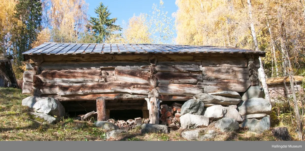 Fjøs fra stølen Vieren på Veståsen - Ål Bygdamuseum, Leksvol
