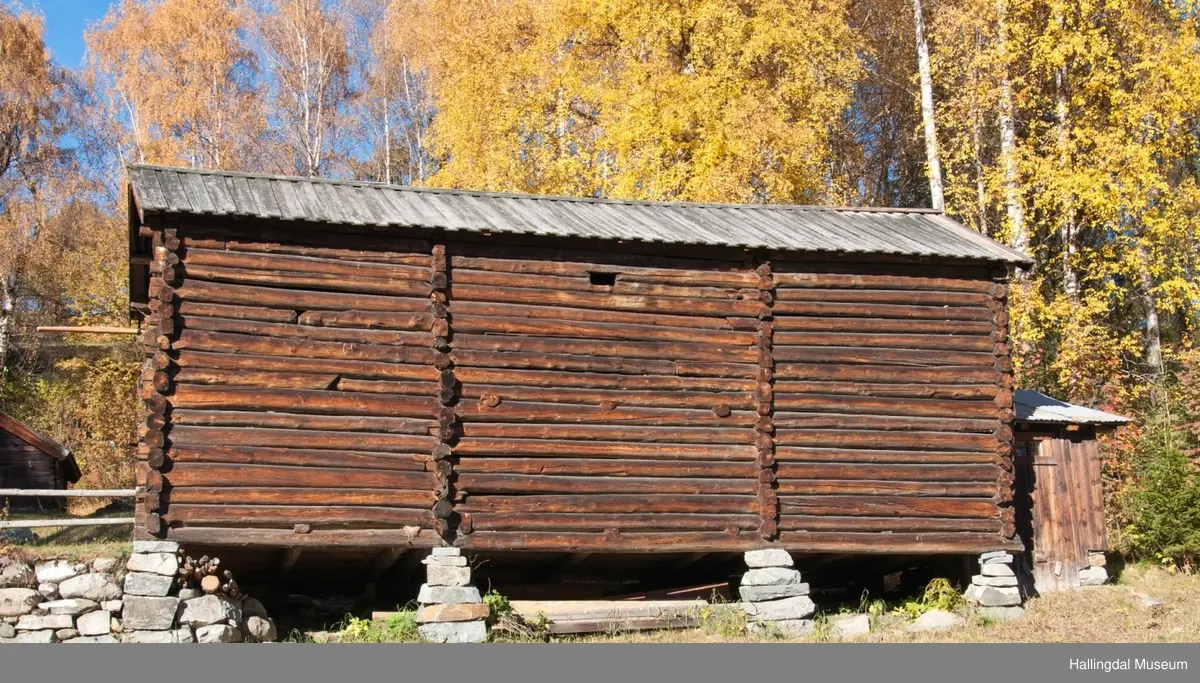 Låve fra Dortehaugen, husmannsplass under Sata,  Ål Bygdamuseum, Leksvol