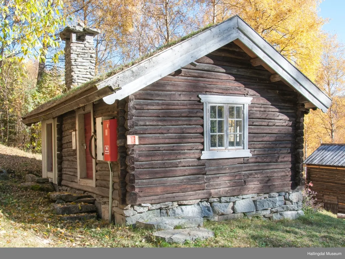 Stugu fra Sutøy under Prestegarden på Ål Bygdamuseum, Leksvol