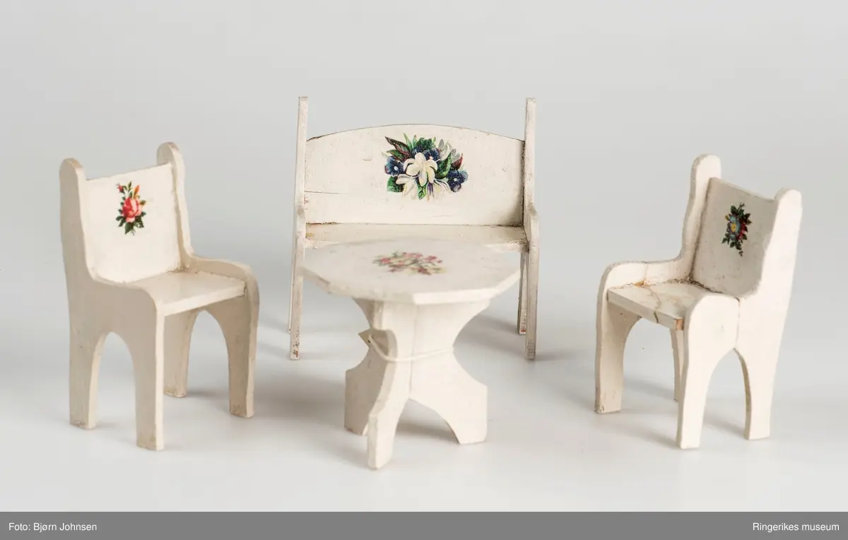 blomstergrupper i forskjellige farger på hver del