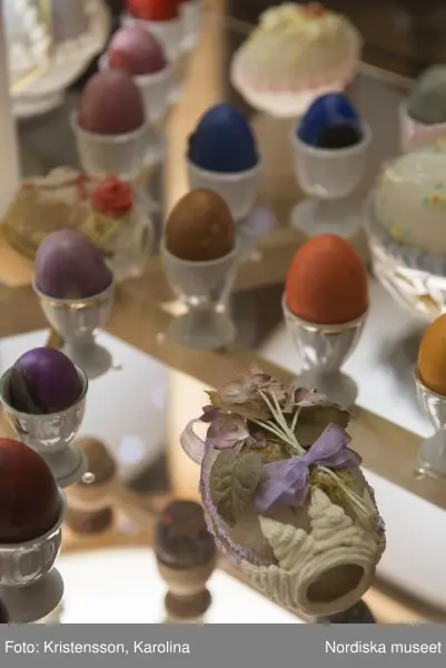 Traditioner, basutställning, detaljer och lite översikt över årets högtider; advent, lucia, jul, tjugonde dag Knut, Andersdagen, gårdstomte i stallet, folktro och midsommar bland annat.