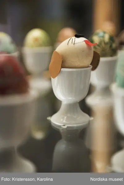 Traditioner, basutställning, detaljer och lite översikt över årets högtider; advent, lucia, jul, tjugonde dag Knut, Andersdagen, gårdstomte i stallet, folktro och midsommar bland annat.