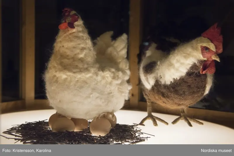 Traditioner, basutställning, detaljer och lite översikt över årets högtider; advent, lucia, jul, tjugonde dag Knut, Andersdagen, gårdstomte i stallet, folktro och midsommar bland annat.