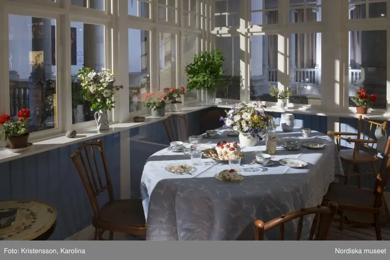 Traditioner, basutställning, detaljer och lite översikt över årets högtider; advent, lucia, jul, tjugonde dag Knut, Andersdagen, gårdstomte i stallet, folktro och midsommar bland annat.