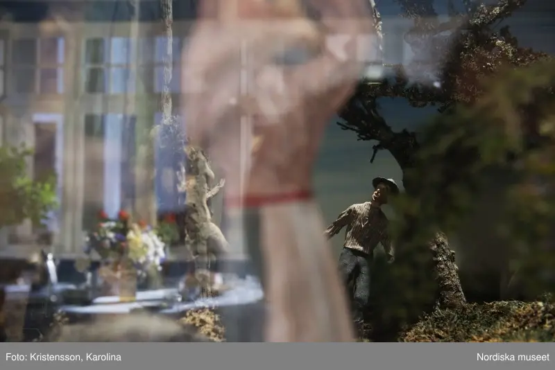 Traditioner, basutställning, detaljer och lite översikt över årets högtider; advent, lucia, jul, tjugonde dag Knut, Andersdagen, gårdstomte i stallet, folktro och midsommar bland annat.