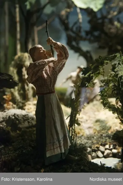 Traditioner, basutställning, detaljer och lite översikt över årets högtider; advent, lucia, jul, tjugonde dag Knut, Andersdagen, gårdstomte i stallet, folktro och midsommar bland annat.