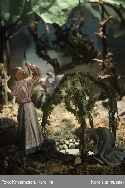 Traditioner, basutställning, detaljer och lite översikt över årets högtider; advent, lucia, jul, tjugonde dag Knut, Andersdagen, gårdstomte i stallet, folktro och midsommar bland annat.