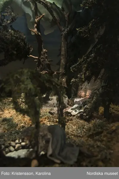 Traditioner, basutställning, detaljer och lite översikt över årets högtider; advent, lucia, jul, tjugonde dag Knut, Andersdagen, gårdstomte i stallet, folktro och midsommar bland annat.