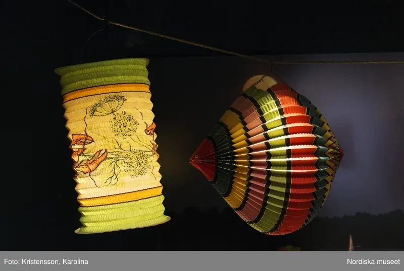 Traditioner, basutställning, detaljer och lite översikt över årets högtider; advent, lucia, jul, tjugonde dag Knut, Andersdagen, gårdstomte i stallet, folktro och midsommar bland annat.