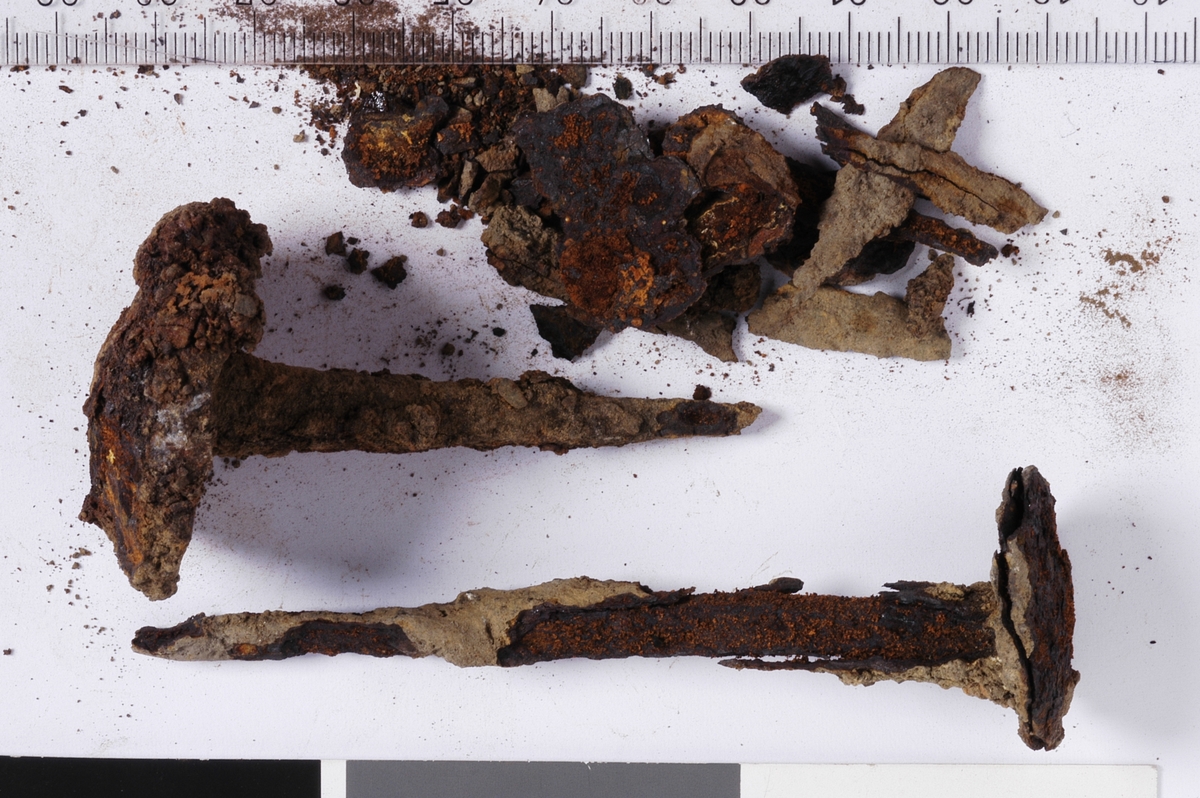 MÅL: A:HODE. DIA. CA. 4CM, B:HODE. DIA. CA. 2CM