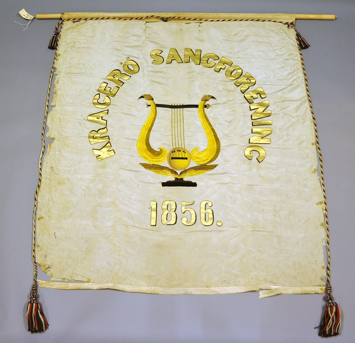 Lyre med svanehalser
