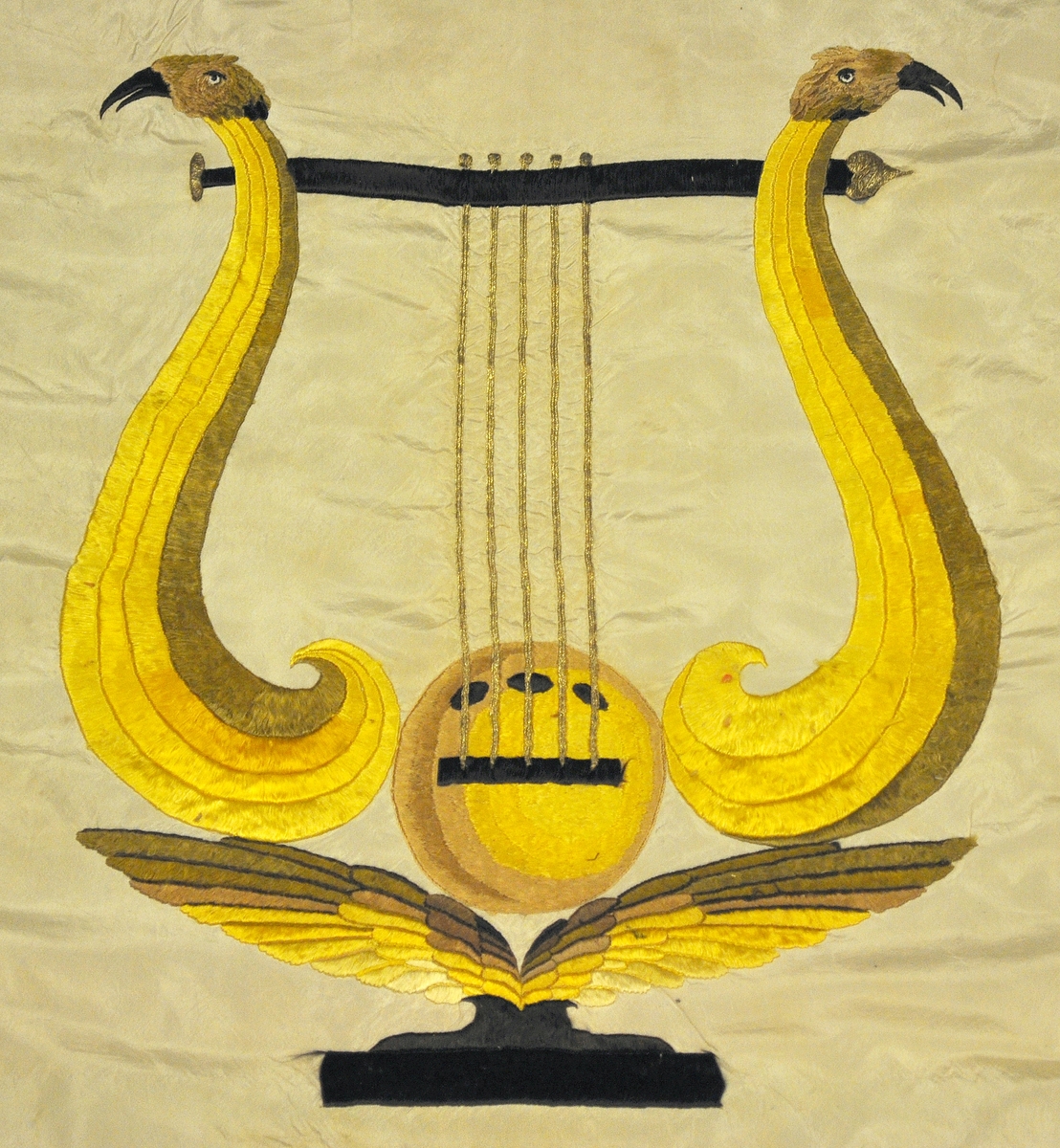 Lyre med svanehalser