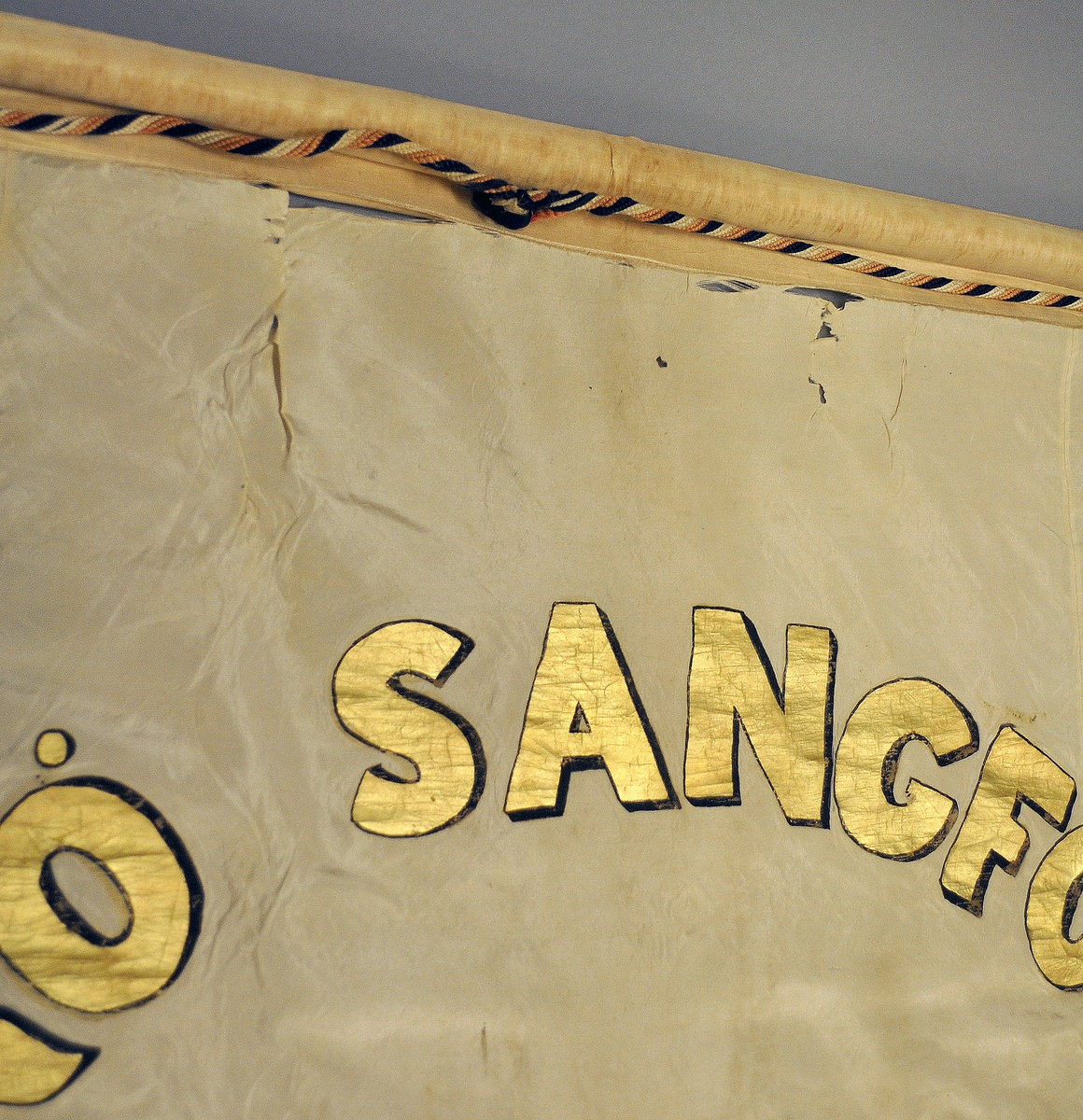 Lyre med svanehalser
