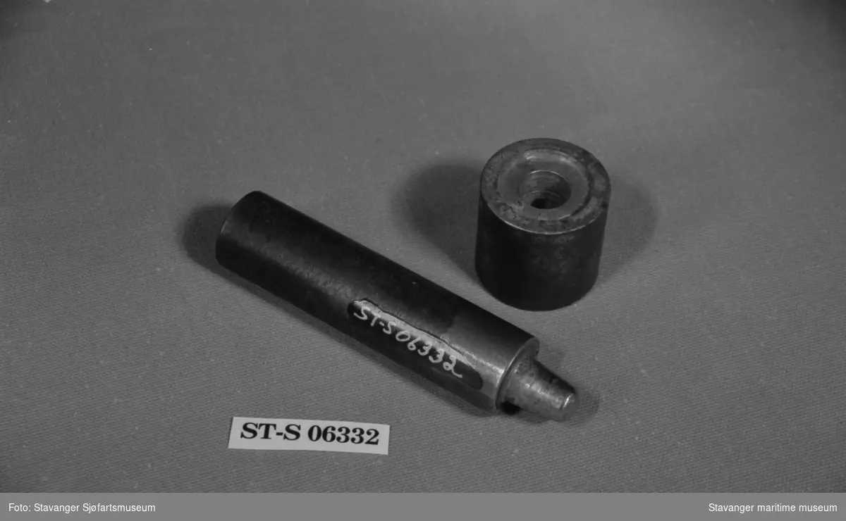 Maljestempel og maljedor. Serie avfotograferte gjenstander fra Stavanger maritime museums utstillinger i Nedre Strandgate 17&19.