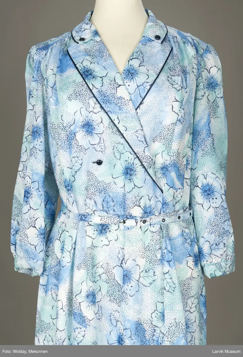 Trykket blomster- og bladmotiver