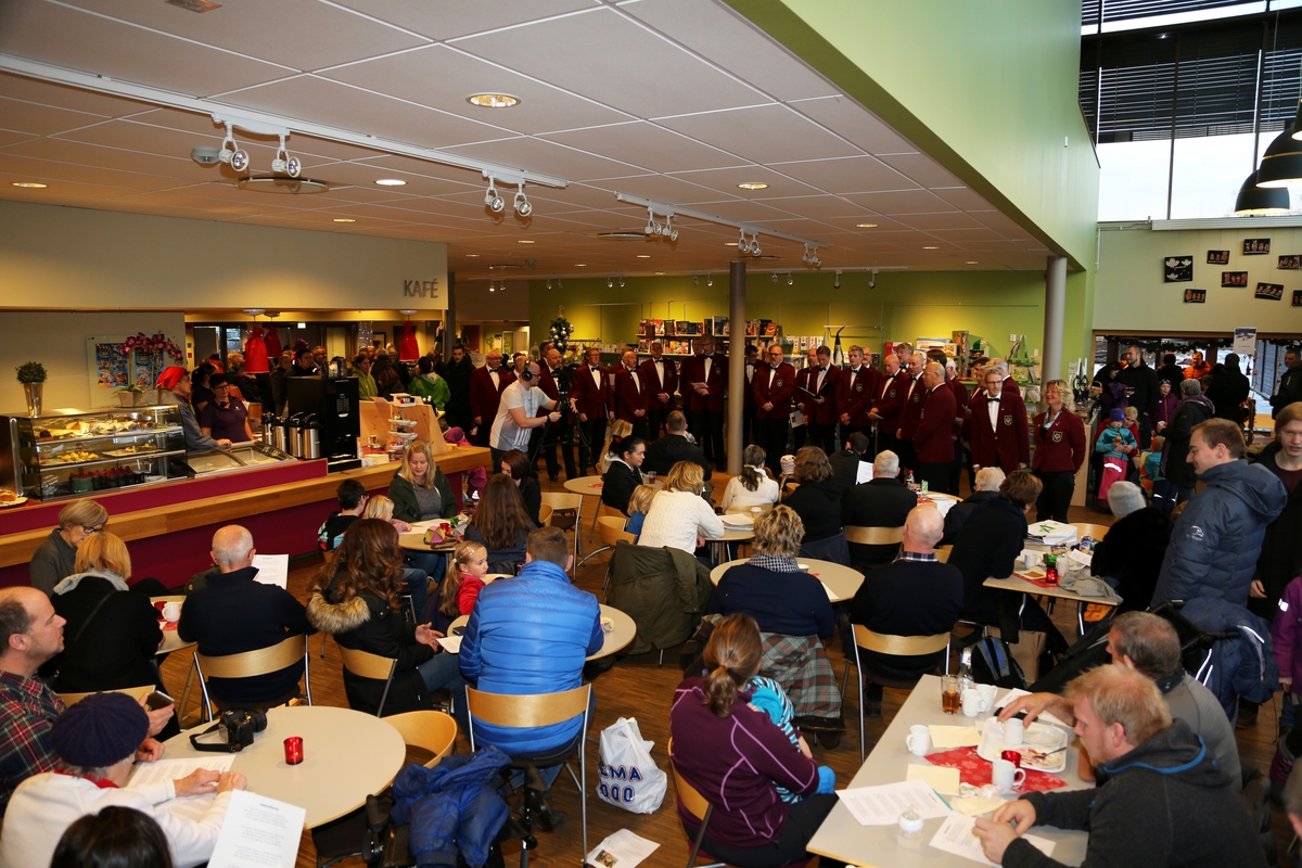 Julestue 2015,Glomdalsmuseet
.Elverum mannskor ,Vestibylen