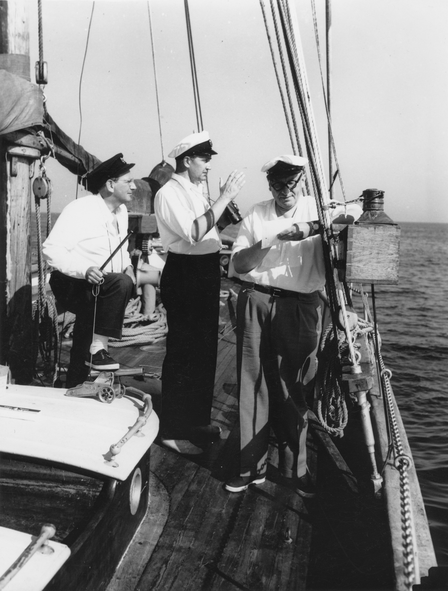 "i mitten Torsten Gustafsson t.h. Gunnar Hagenius omkr ~ 1955"