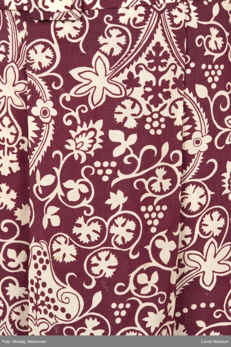 Ormentikk med blader og ranker